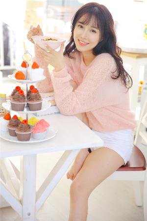 女生光溜溜身子拉屎视频